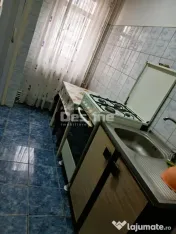 Apartament cu 3 camere de vanzare zona centrala 