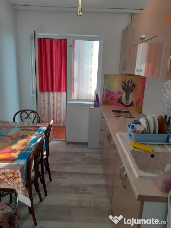 Inchiriez apartament 2-3 camere in Mangalia-Saturn sezon estival