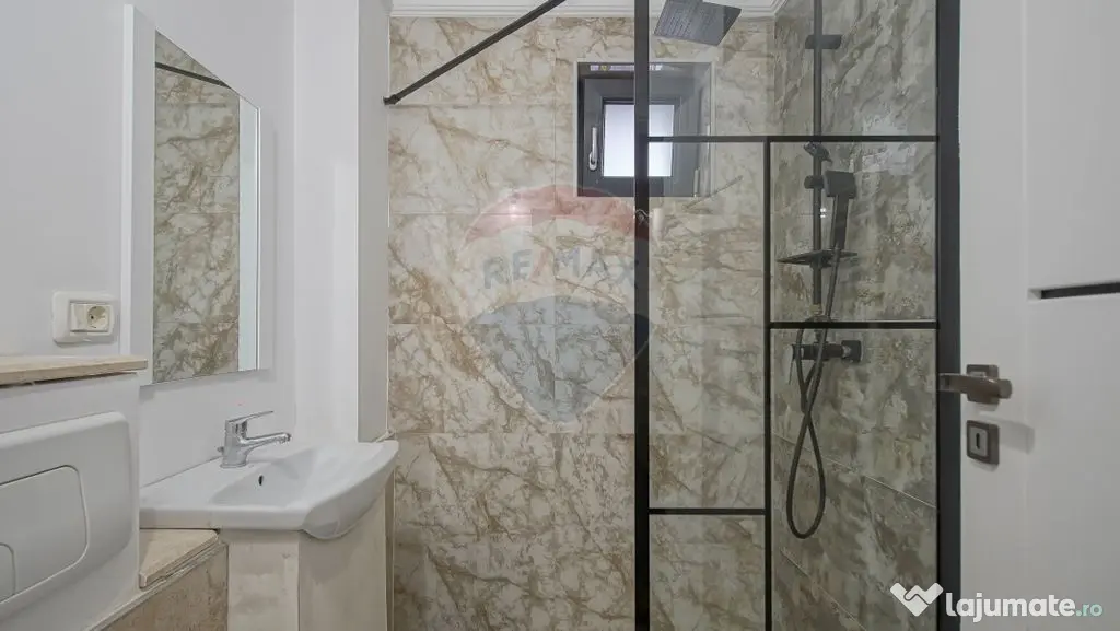 Apartament cu 4 camere de închiriat!