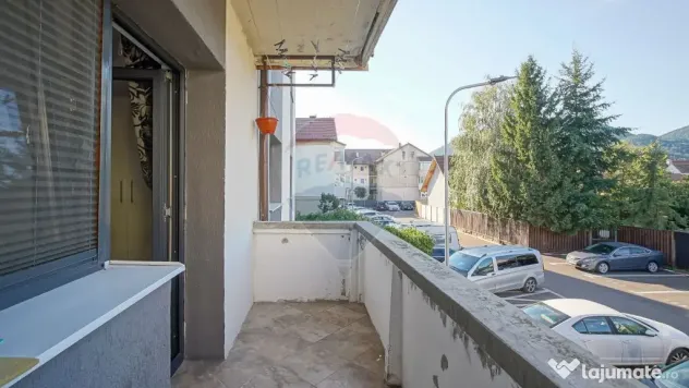 Apartament cu 4 camere de închiriat!