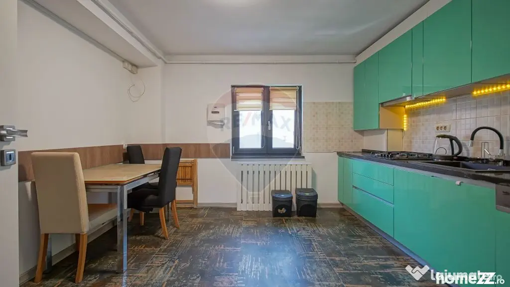Apartament cu 4 camere de închiriat!