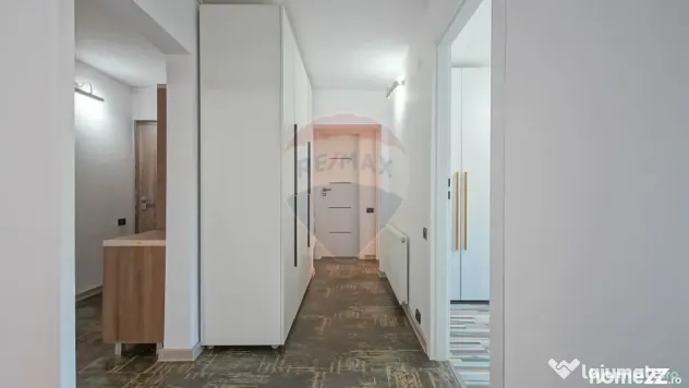 Apartament cu 4 camere de închiriat!