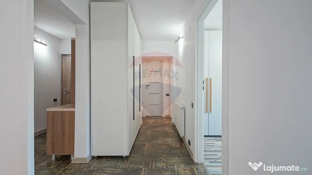 Apartament cu 4 camere de închiriat!