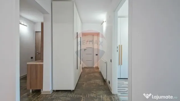 Apartament cu 4 camere de închiriat!
