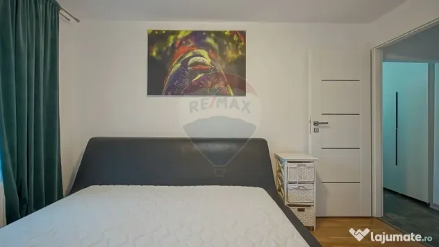 Apartament cu 4 camere de închiriat!
