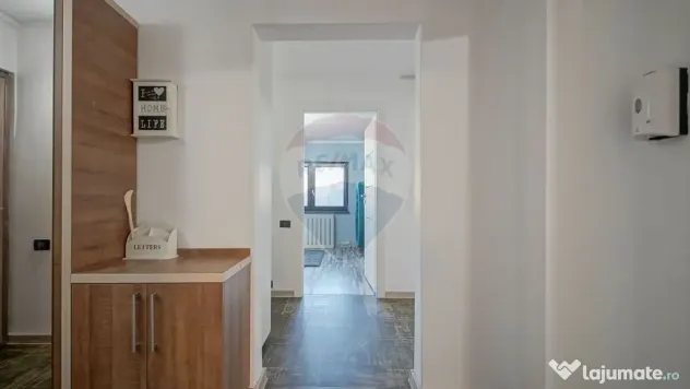 Apartament cu 4 camere de închiriat!
