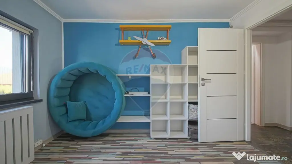 Apartament cu 4 camere de închiriat!