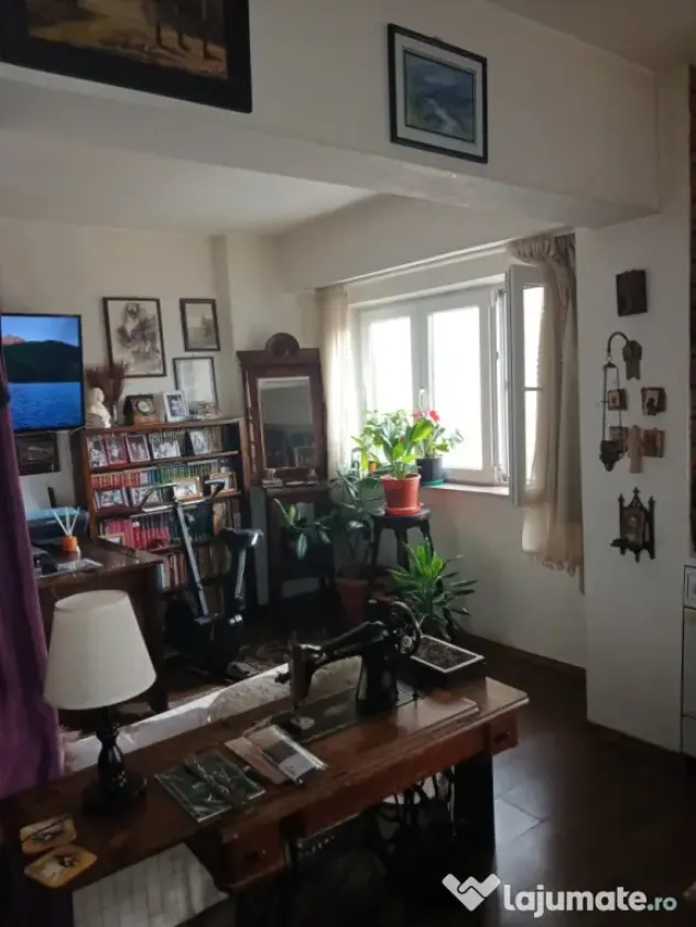 Vând apartament 2 camere, 52,13 m2, decomandat, renovat, central Horezu