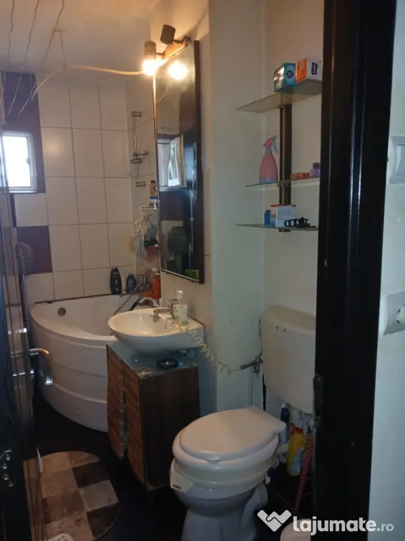 Vând apartament 2 camere, 52,13 m2, decomandat, renovat, central Horezu