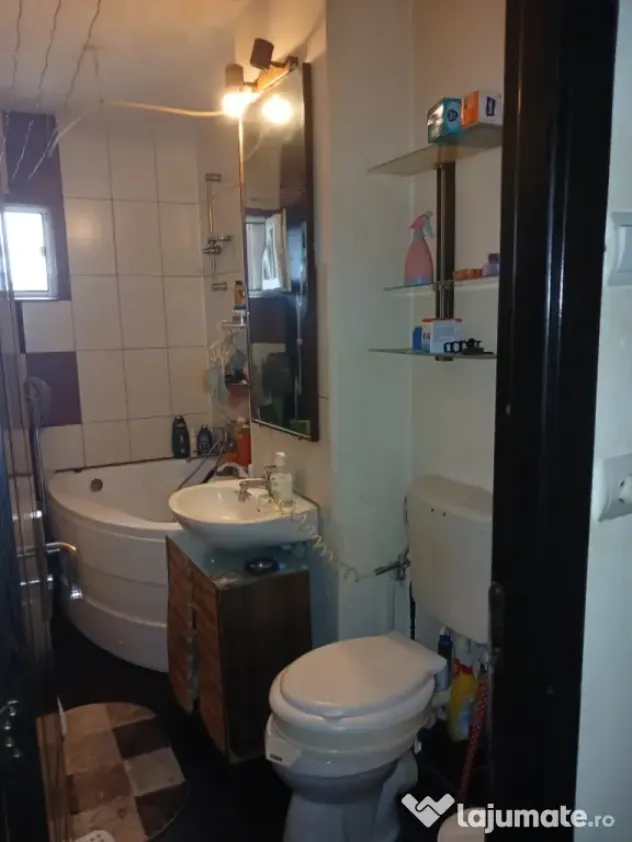 Vând apartament 2 camere, 52,13 m2, decomandat, renovat, central Horezu
