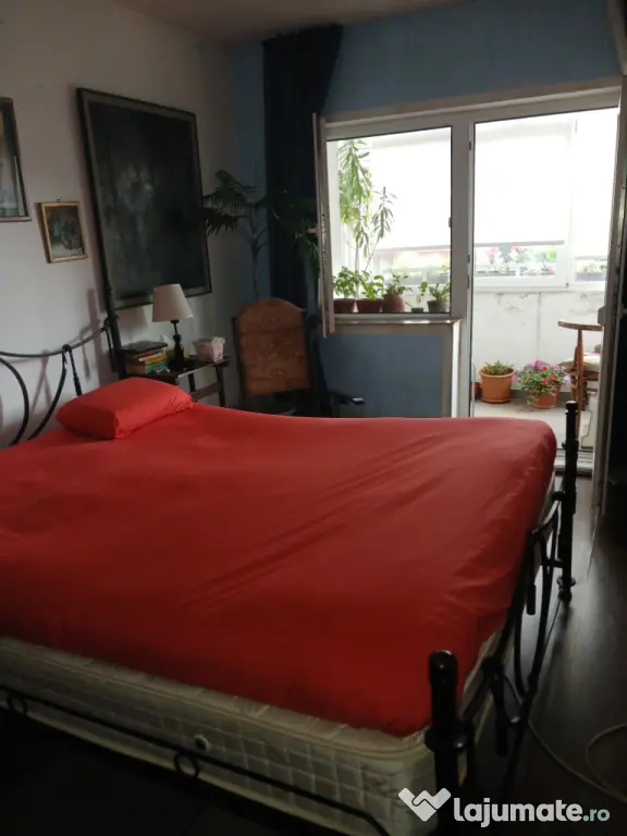 Vând apartament 2 camere, 52,13 m2, decomandat, renovat, central Horezu