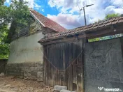 Casă batraneasca Laz comuna Dezna,teren 2800 mp teren 
