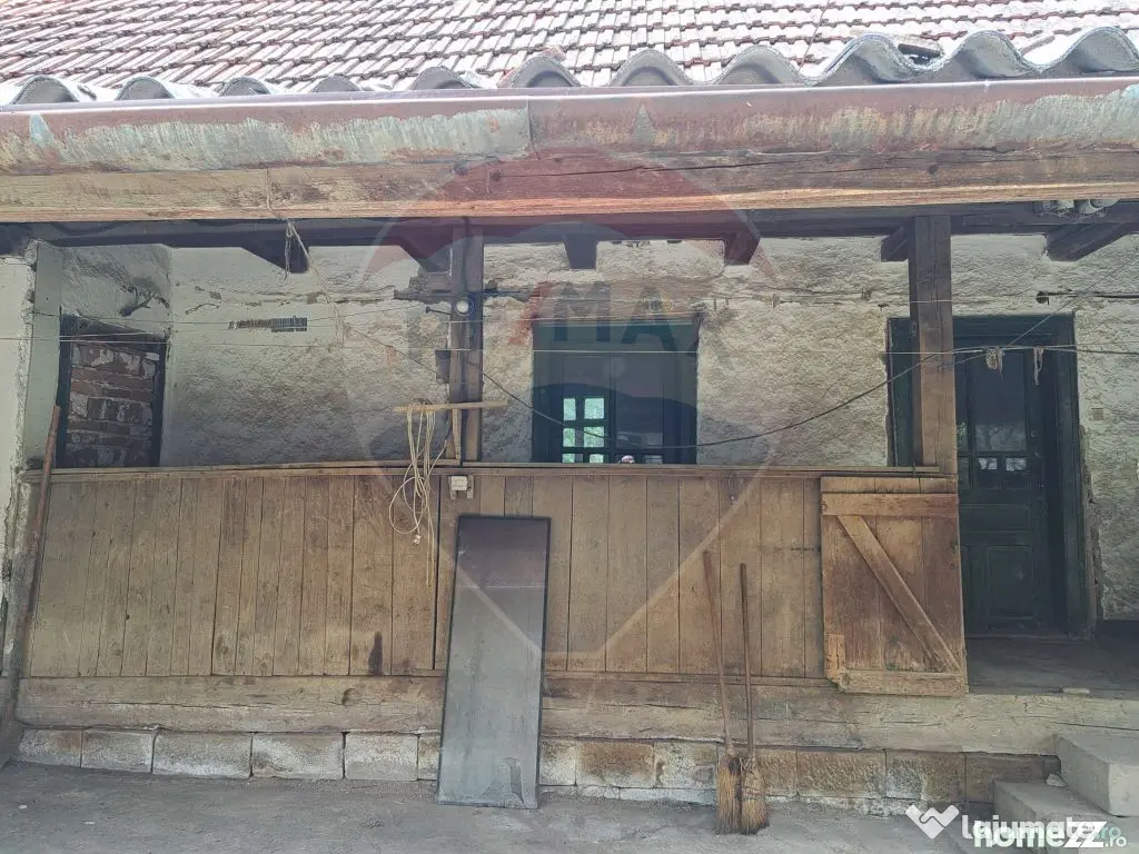 Casă batraneasca Laz comuna Dezna,teren 2800 mp teren