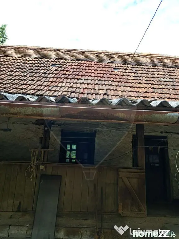 Casă batraneasca Laz comuna Dezna,teren 2800 mp teren