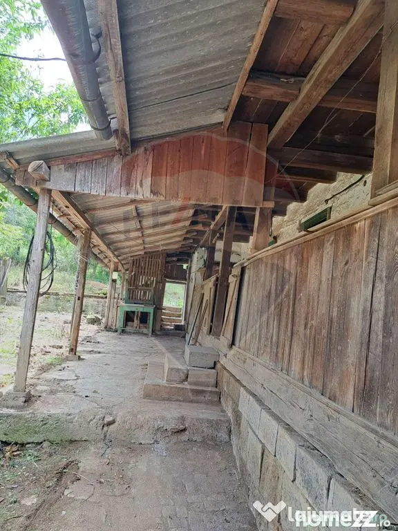 Casă batraneasca Laz comuna Dezna,teren 2800 mp teren