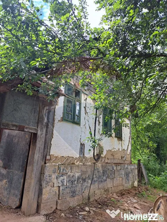 Casă batraneasca Laz comuna Dezna,teren 2800 mp teren