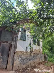 Casă batraneasca Laz comuna Dezna,teren 2800 mp teren 