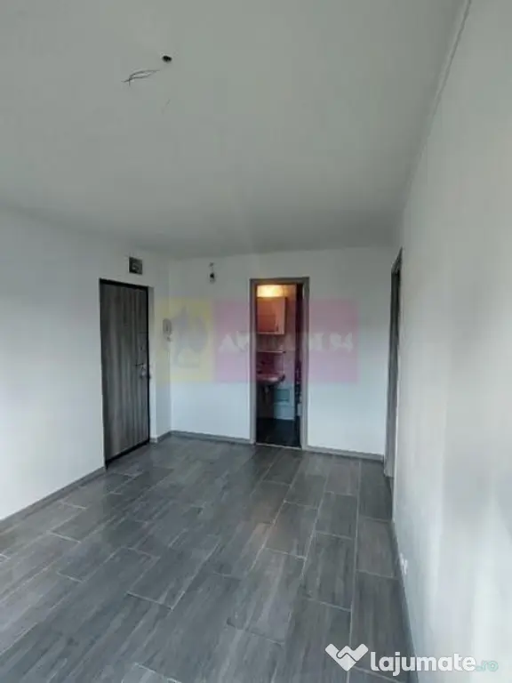 Garsonieră spațioasă de vânzare - Vitan, la câteva m...