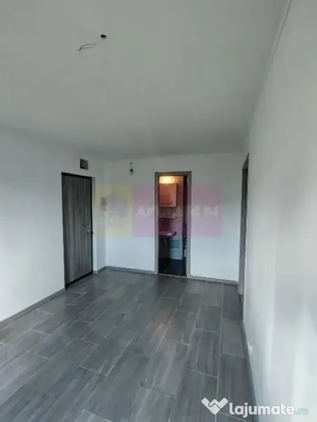 Garsonieră spațioasă de vânzare - Vitan, la câteva m...