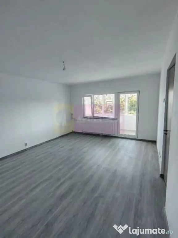 Garsonieră spațioasă de vânzare - Vitan, la câteva m...