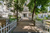 2 camere, mobilat, renovat cu boxă si loc de parcare, et 4/ 
