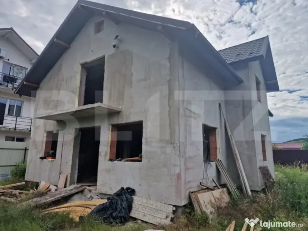 Casă semifinisată de vânzare în Gherla – P+1, 200 mp