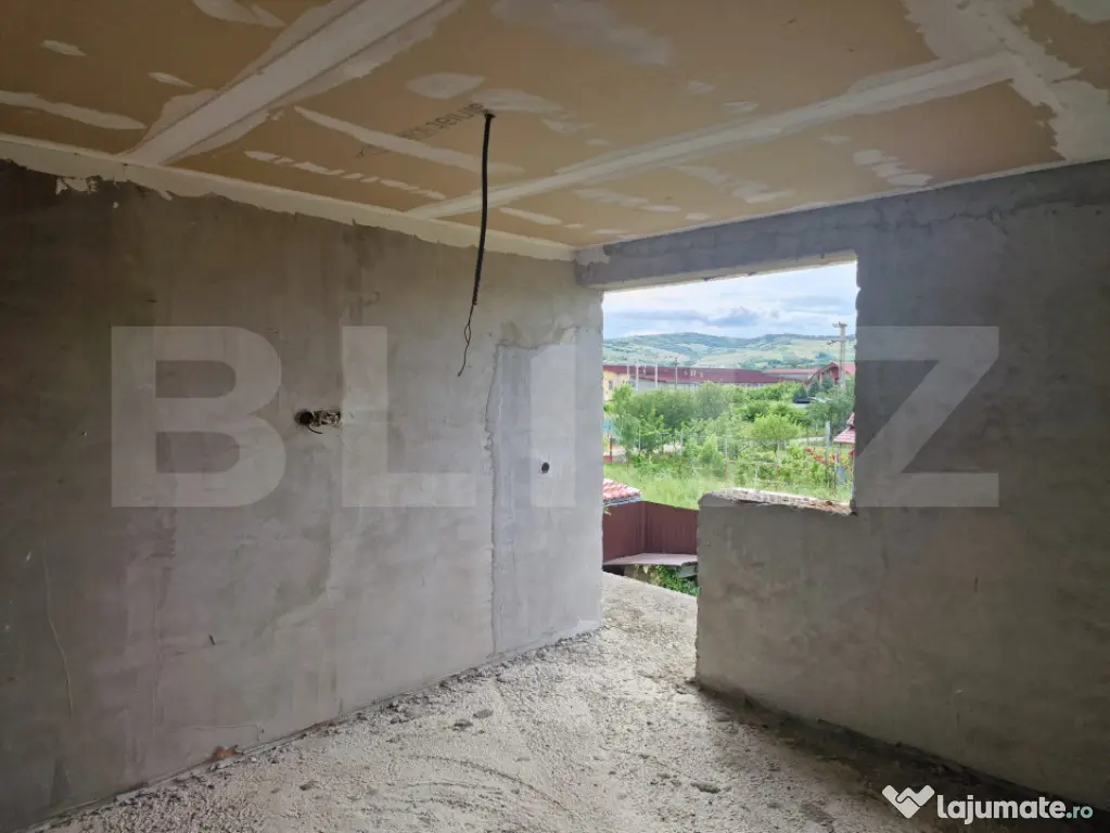 Casă semifinisată de vânzare în Gherla – P+1, 200 mp