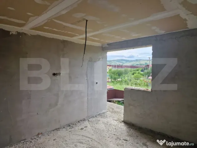 Casă semifinisată de vânzare în Gherla – P+1, 200 mp