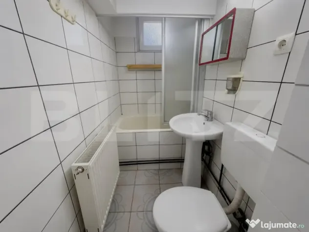 Apartament 3 camere spațios, parter, zonă excelentă lâng