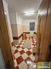 Centru, Colonadelor, de inchiriat 2 camere, nemobilat, parter 