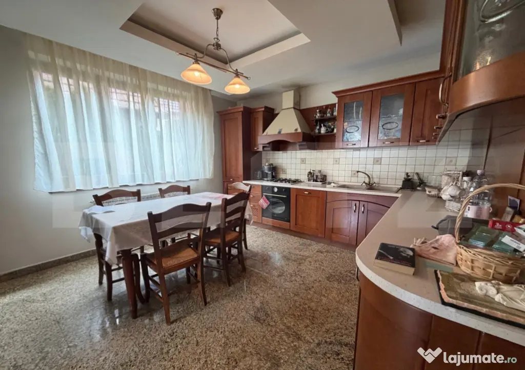 Casă individuală, 330 mp, zona Centrală – Strada Gheorg