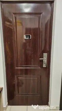 Usa intrare apartament