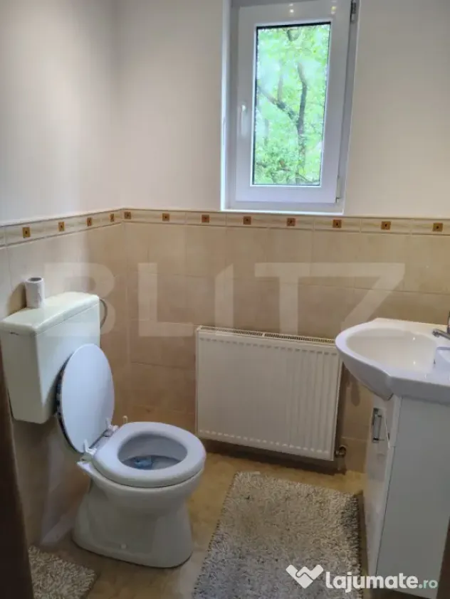 Casa individuala remarcabilă cu 6 camere, 360 mp, teren 447