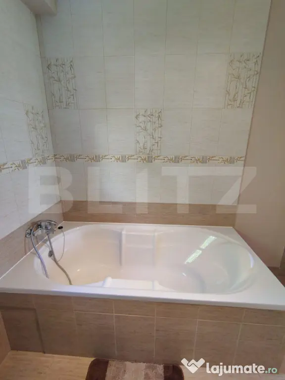 Casa individuala remarcabilă cu 6 camere, 360 mp, teren 447