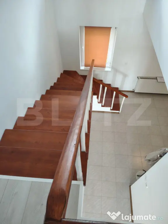 Casa individuala remarcabilă cu 6 camere, 360 mp, teren 447