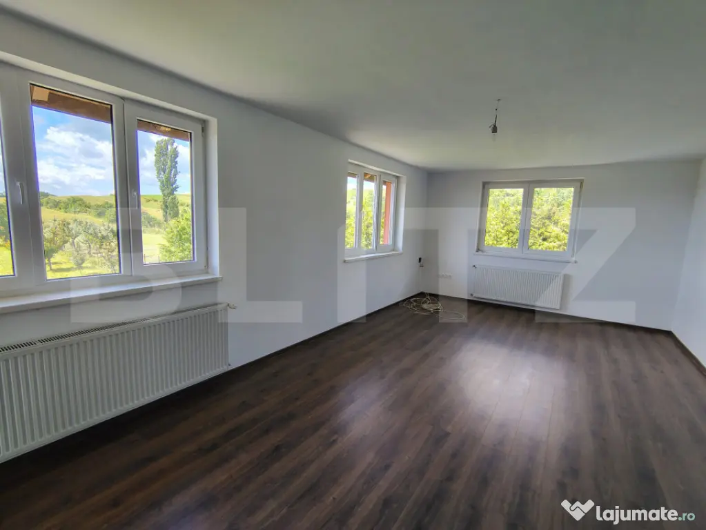 Casa individuala remarcabilă cu 6 camere, 360 mp, teren 447