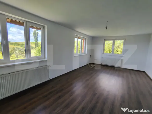 Casa individuala remarcabilă cu 6 camere, 360 mp, teren 447