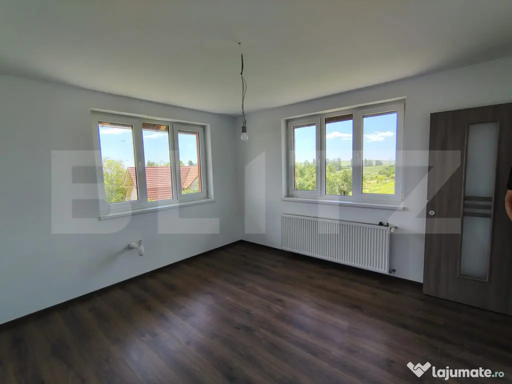 Casa individuala remarcabilă cu 6 camere, 360 mp, teren 447