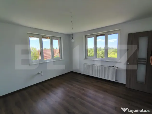 Casa individuala remarcabilă cu 6 camere, 360 mp, teren 447