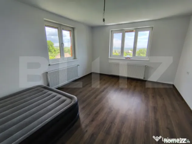 Casa individuala remarcabilă cu 6 camere, 360 mp, teren 447