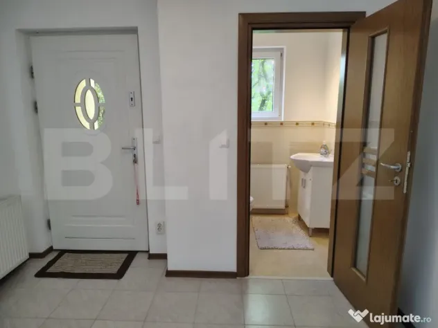 Casa individuala remarcabilă cu 6 camere, 360 mp, teren 447
