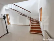 Casa individuala remarcabilă cu 6 camere, 360 mp, teren 447