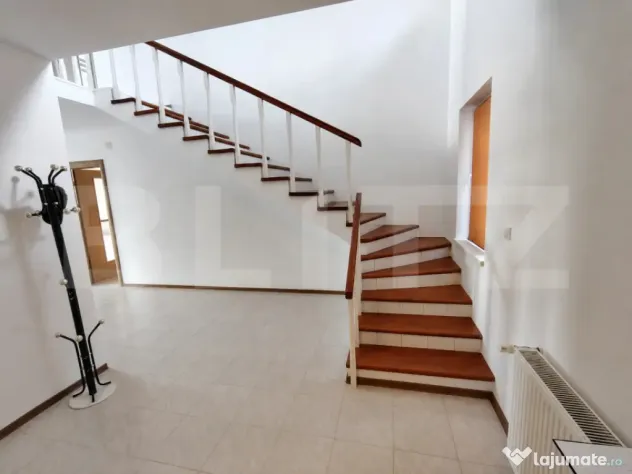 Casa individuala remarcabilă cu 6 camere, 360 mp, teren 447