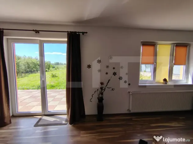 Casa individuala remarcabilă cu 6 camere, 360 mp, teren 447