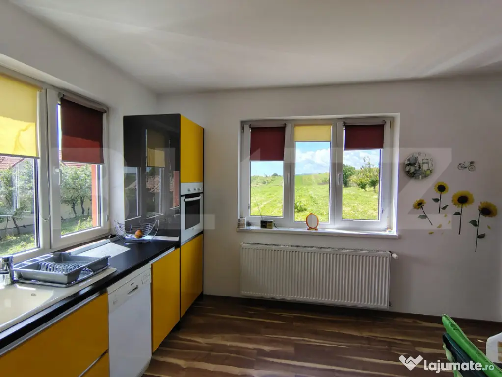 Casa individuala remarcabilă cu 6 camere, 360 mp, teren 447