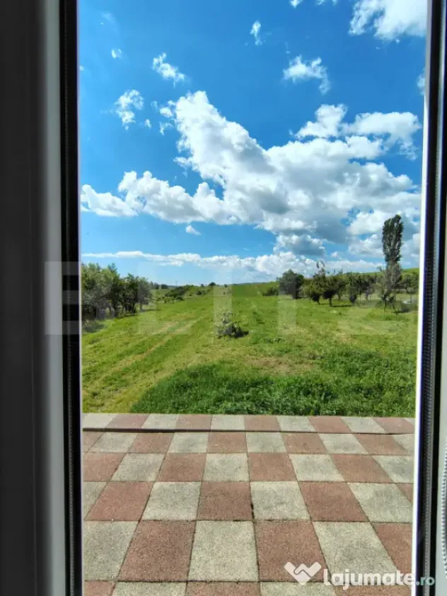 Casa individuala remarcabilă cu 6 camere, 360 mp, teren 447