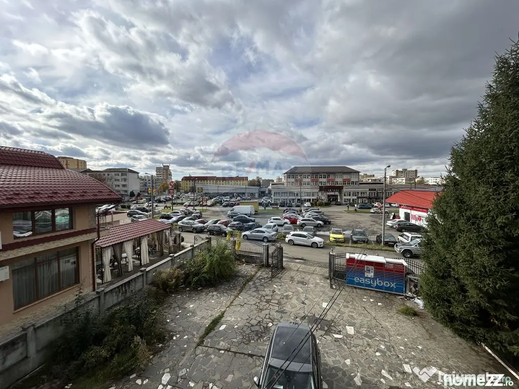 Pensiune cu 10 camere de vânzare în zona Centrala din B...