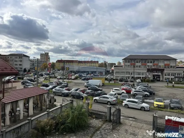 Pensiune cu 10 camere de vânzare în zona Centrala din B...