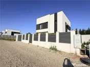 Casa individuala || 4 camere || 5 min fata de metrou 