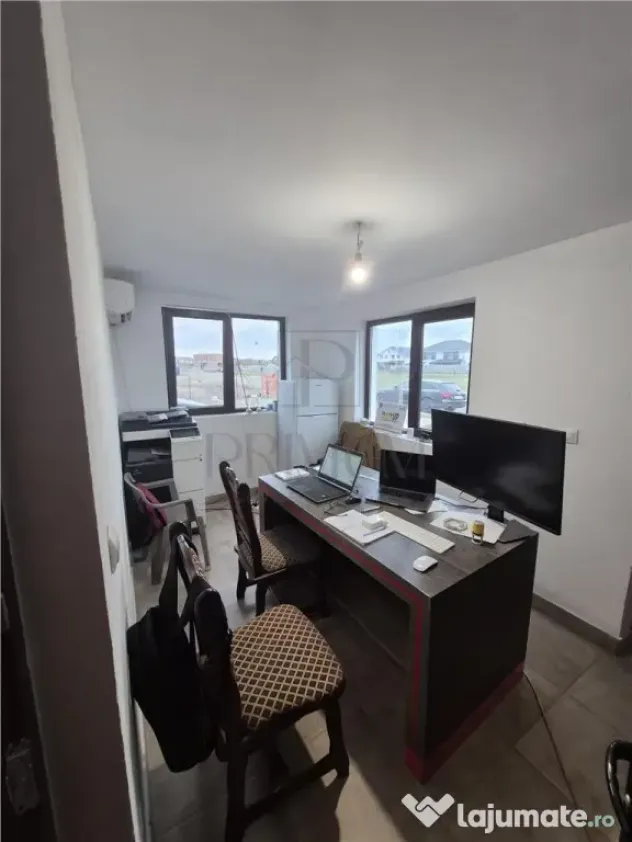 Hala / Spatiu de depozitare - cu birou #537;i dormitor - cur